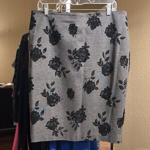 White House Black Market Gray and Black Floral Pencil Skirt